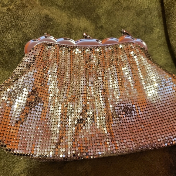 Rare vintage Whiting and Davis sequined coin purse - Picture 4 of 4